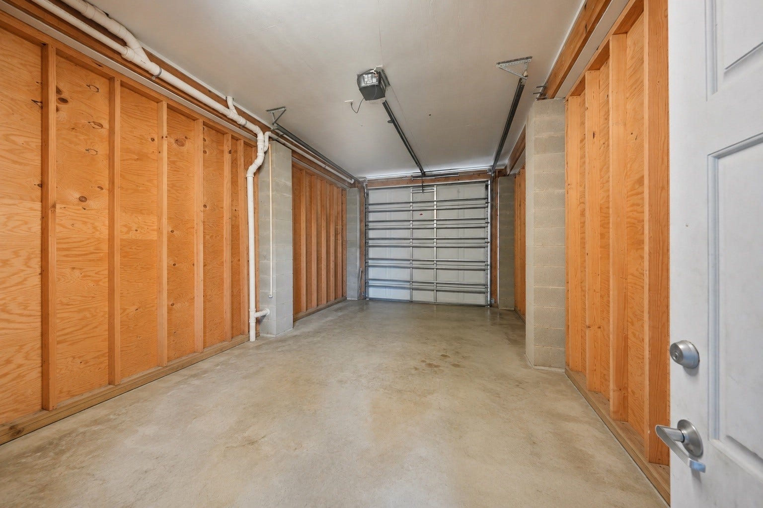 HUGE Garage, 2 average sized cars can fit tandem