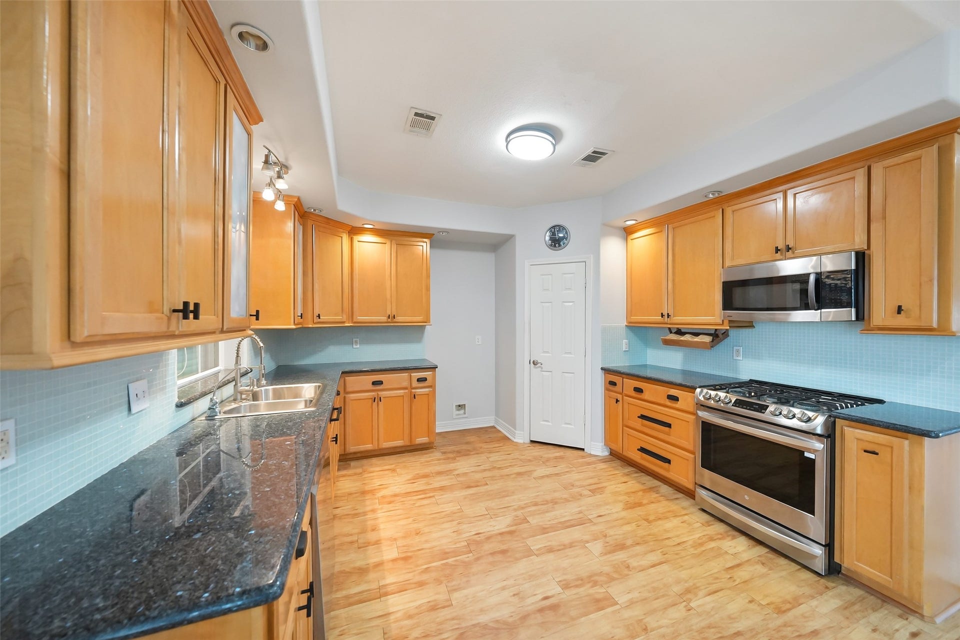 Kitchen - view 3