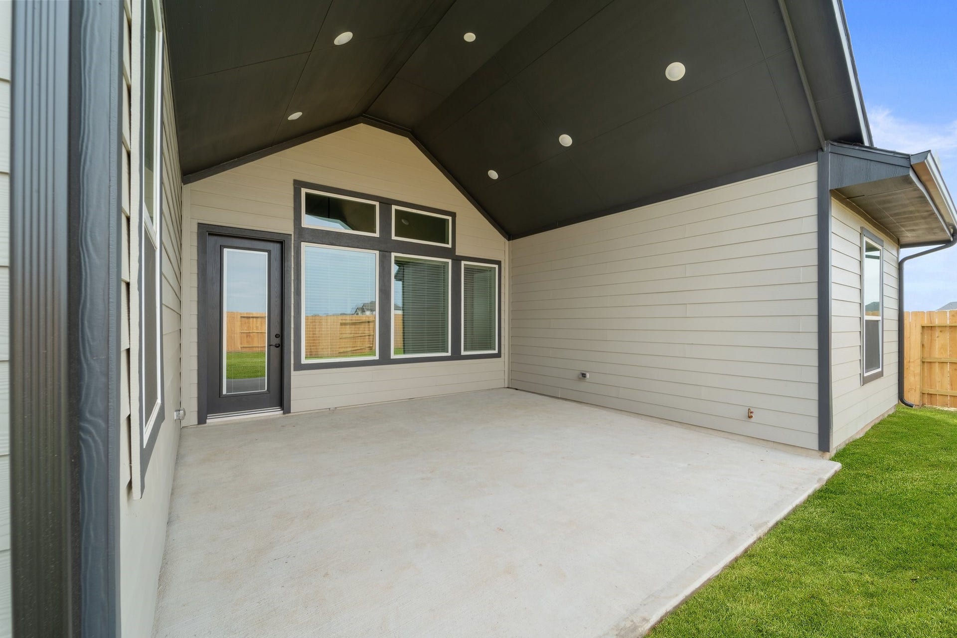 Photos are REPRESENTATIVE of the home /floor plan and are NOT of the actual home.  Selections, features, and room options vary.