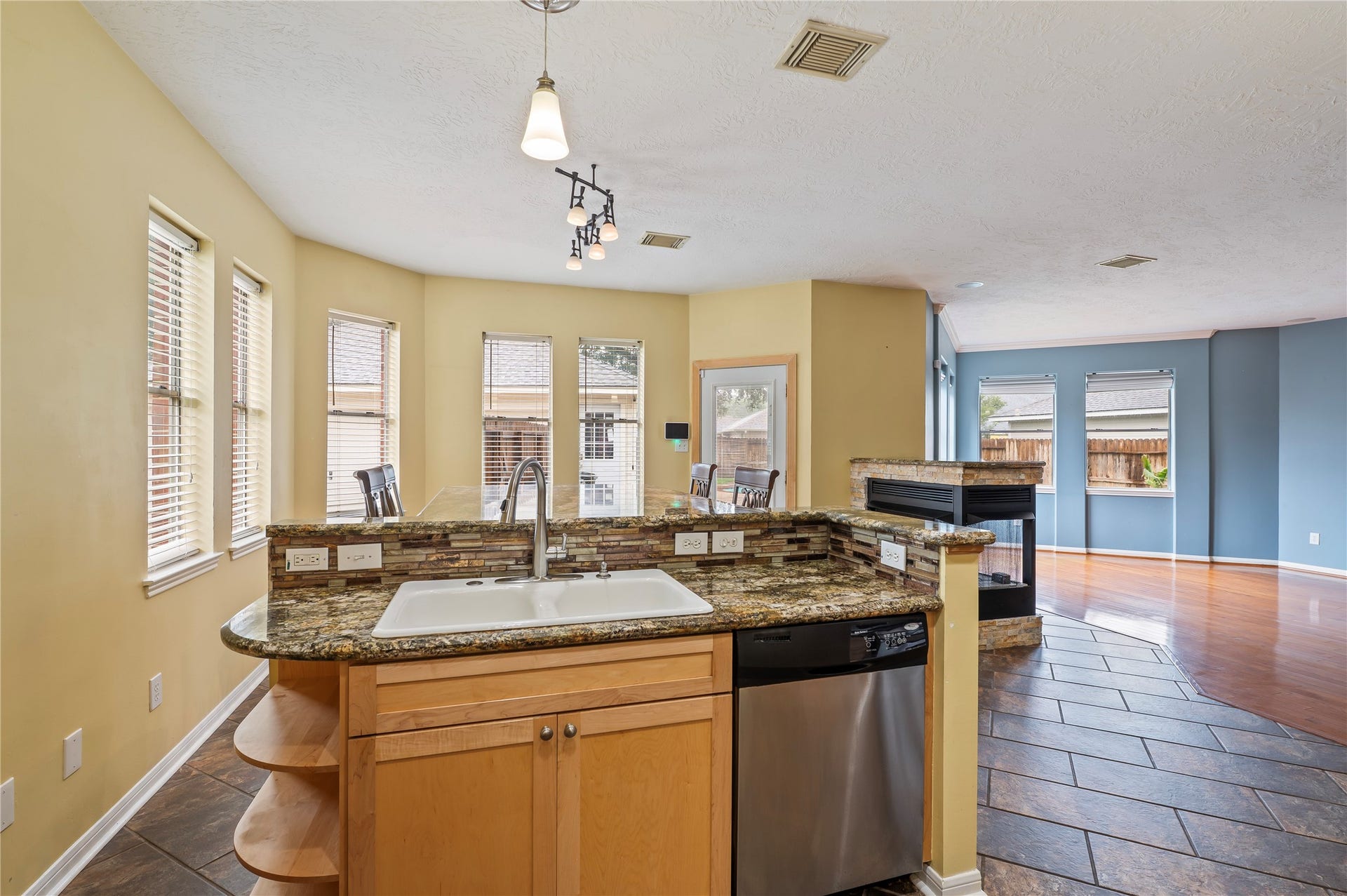 3124 Sand Shadow Drive, League City, TX 77573 3124 Sand Shadow Drive, League City, TX 77573