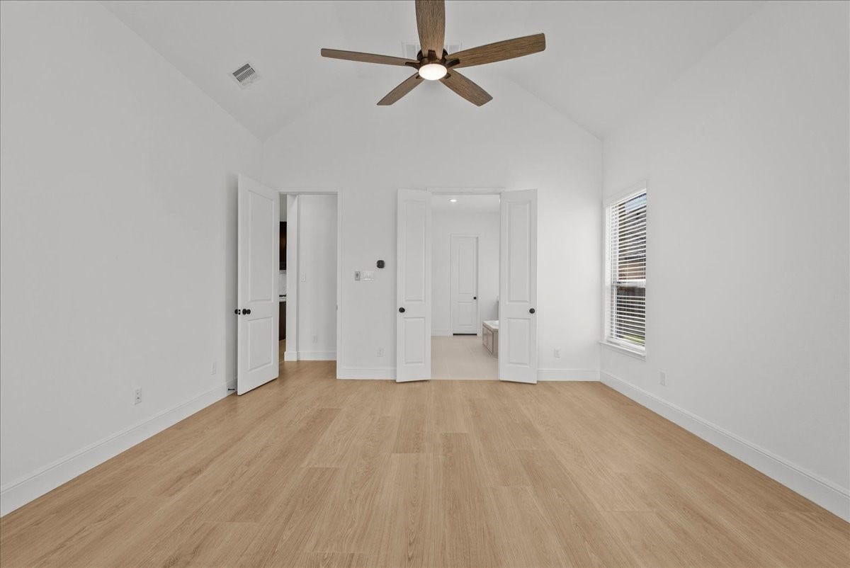 3013 Shelly Bayou Court, League City, TX 77573 Primary Suite with ensuite bath.