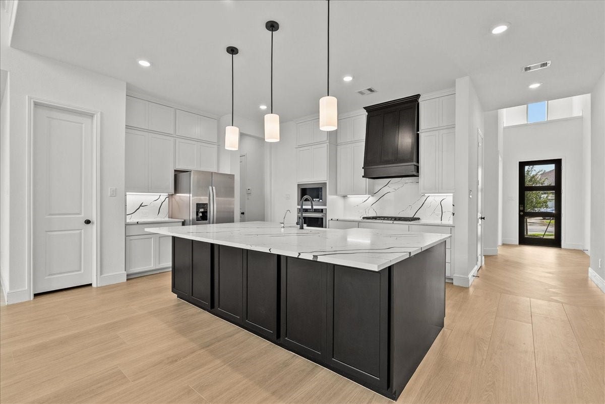 3013 Shelly Bayou Court, League City, TX 77573 Island Kitchen