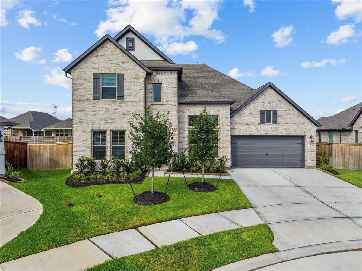 3013 Shelly Bayou Court, League City, TX 77573 Stunning two-story home situated on a spacious 0.25-acre cul-de-sac lot