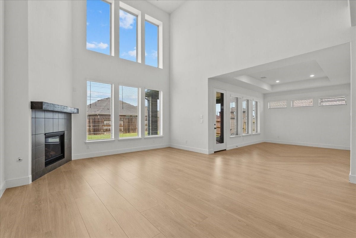 3013 Shelly Bayou Court, League City, TX 77573 Soaring ceilings and Family Room with an abundance of natural light.