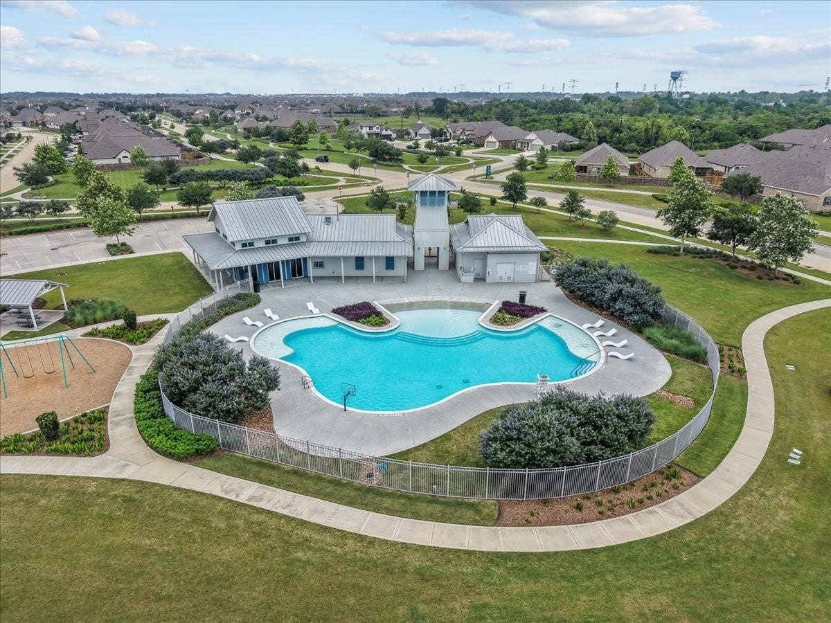 3013 Shelly Bayou Court, League City, TX 77573 Coastal Point Pool