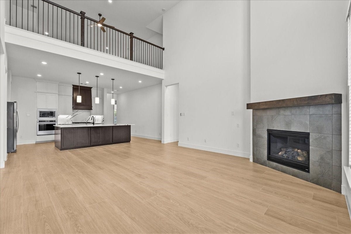 3013 Shelly Bayou Court, League City, TX 77573 Two story Family Room open to the Chef's Kitchen