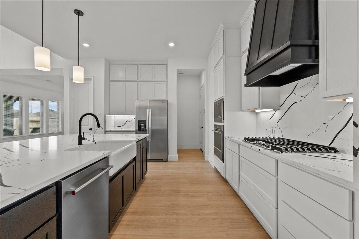 3013 Shelly Bayou Court, League City, TX 77573 Chefs eat-in island Kitchen features lengthy quartz countertops