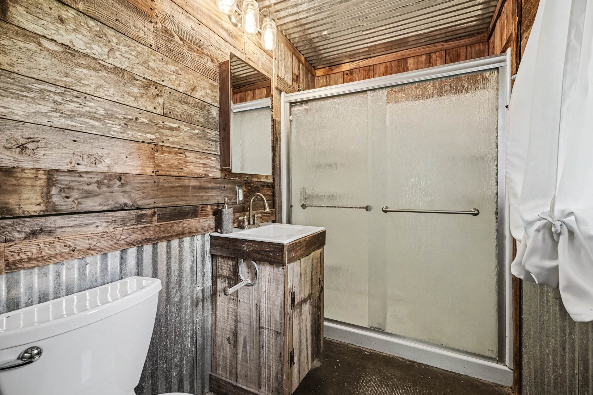 3315 Saint Anne Street, Liverpool, TX 77577 3315 Saint Anne Street, Liverpool, TX 77577