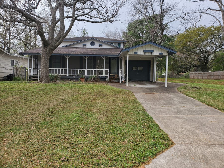 Property photo for 607 Winding Way Street, Lake Jackson, TX