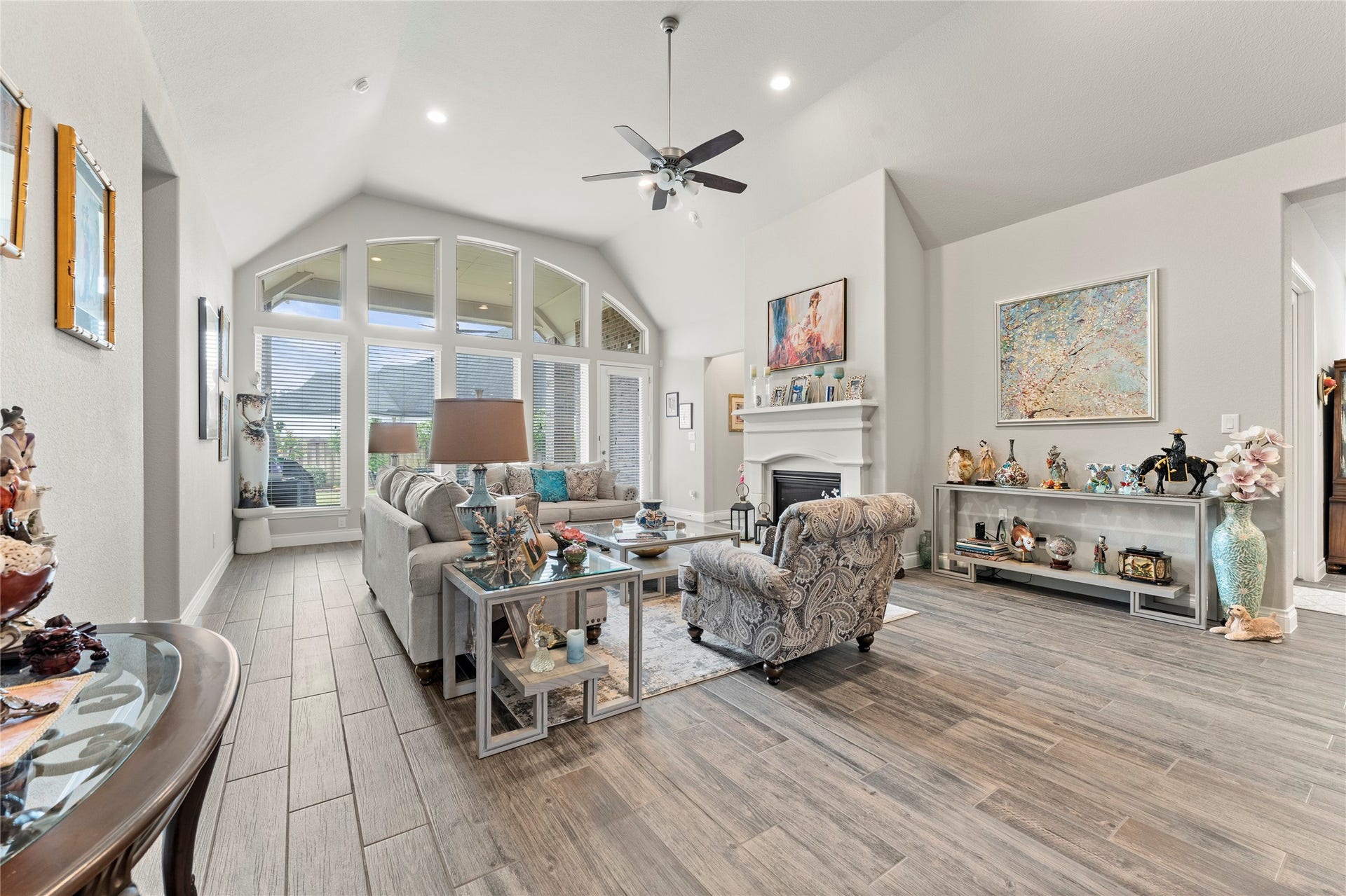 28155 Briarwood Pass, Spring, TX 77386 Open living room with a large wondows, high ceilings, and open kitchen layout.