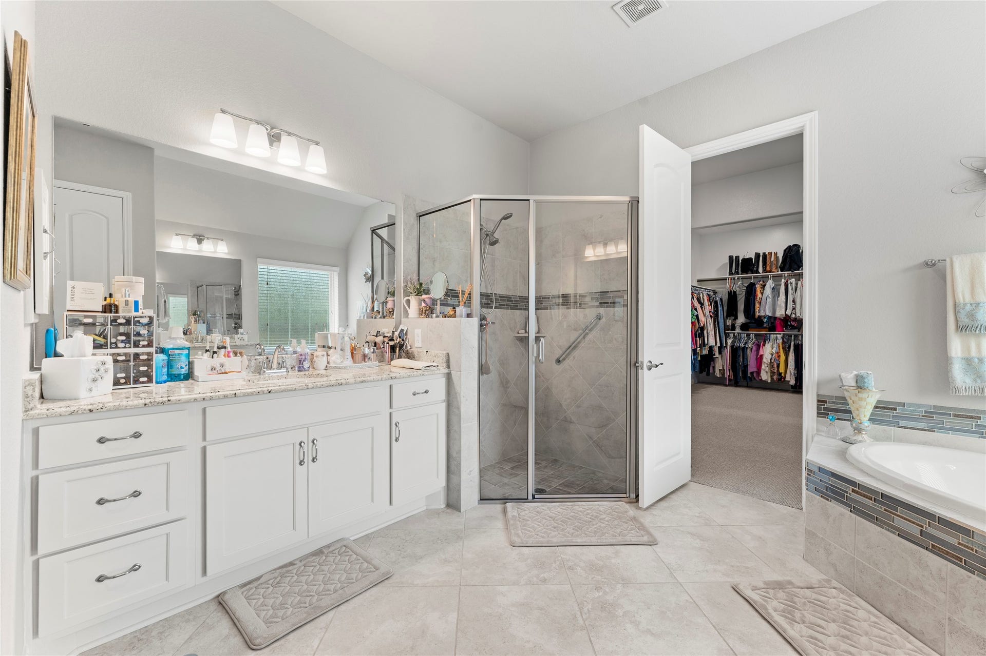 28155 Briarwood Pass, Spring, TX 77386 Expansive master bath with a lot of space.