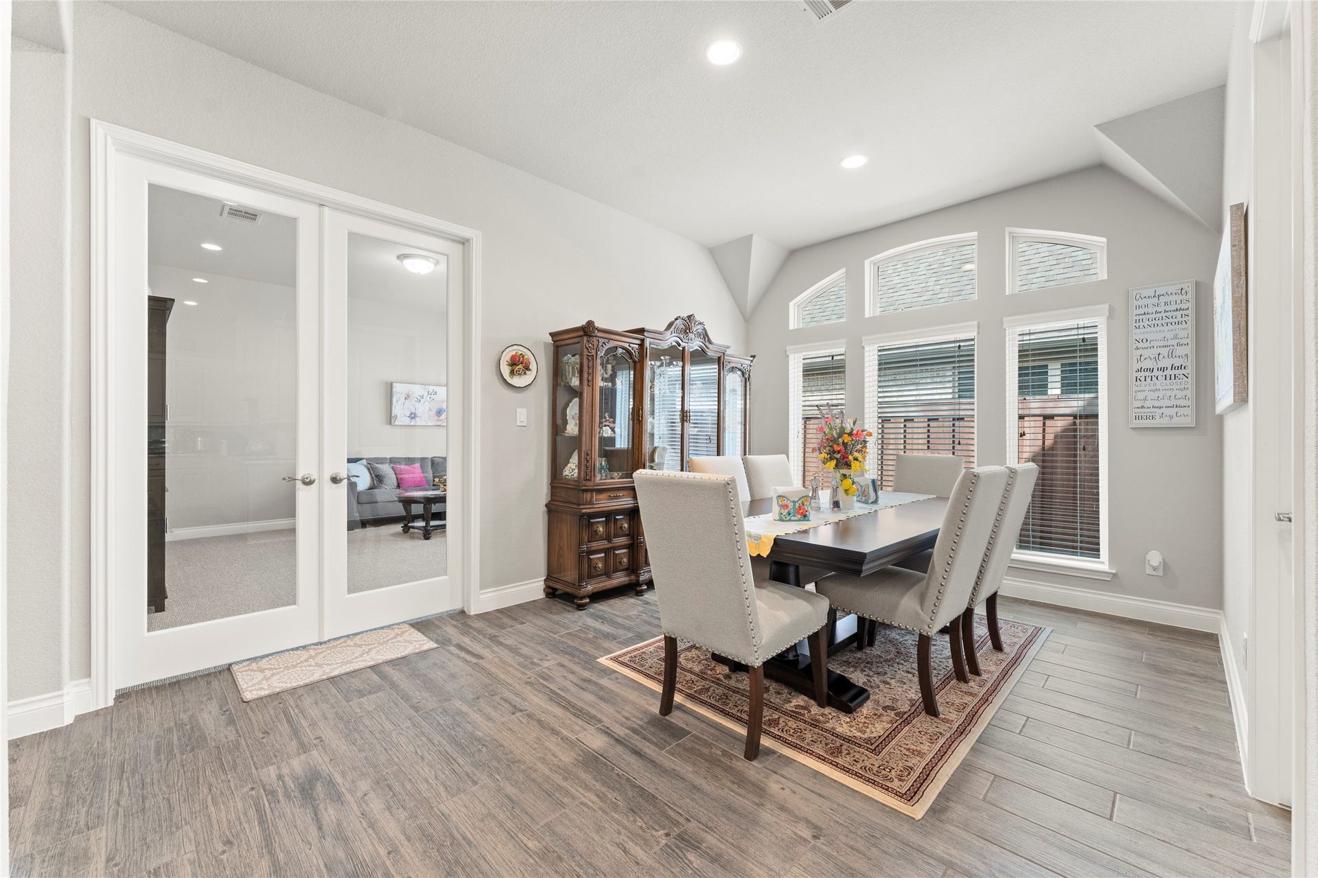 28155 Briarwood Pass, Spring, TX 77386 Cozy breakfast area filled with natural light.