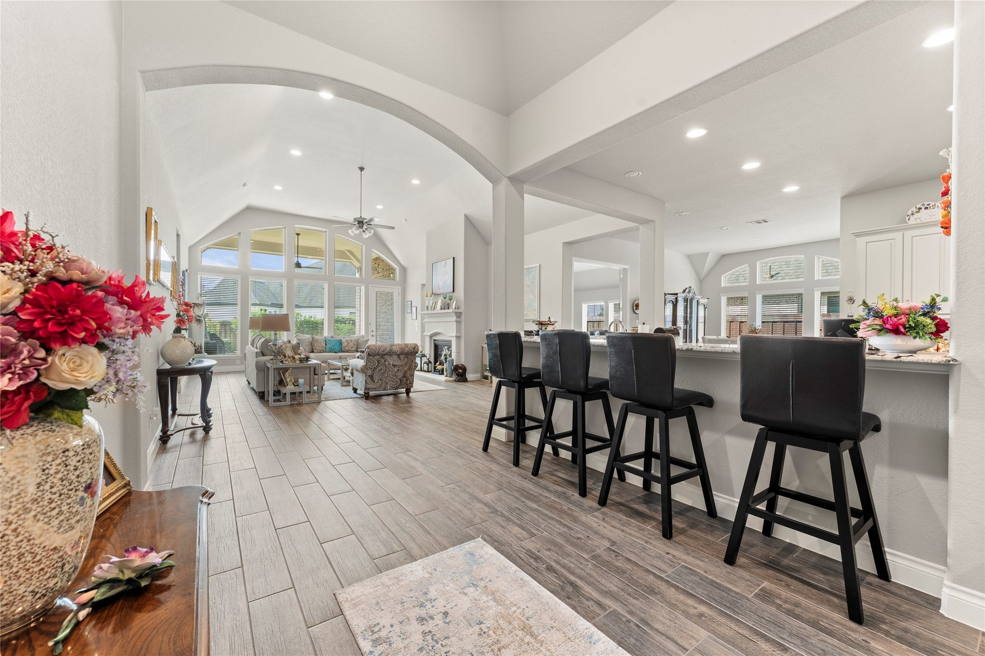 28155 Briarwood Pass, Spring, TX 77386 Seamless flow between hallway, kitchen bar, and living room.