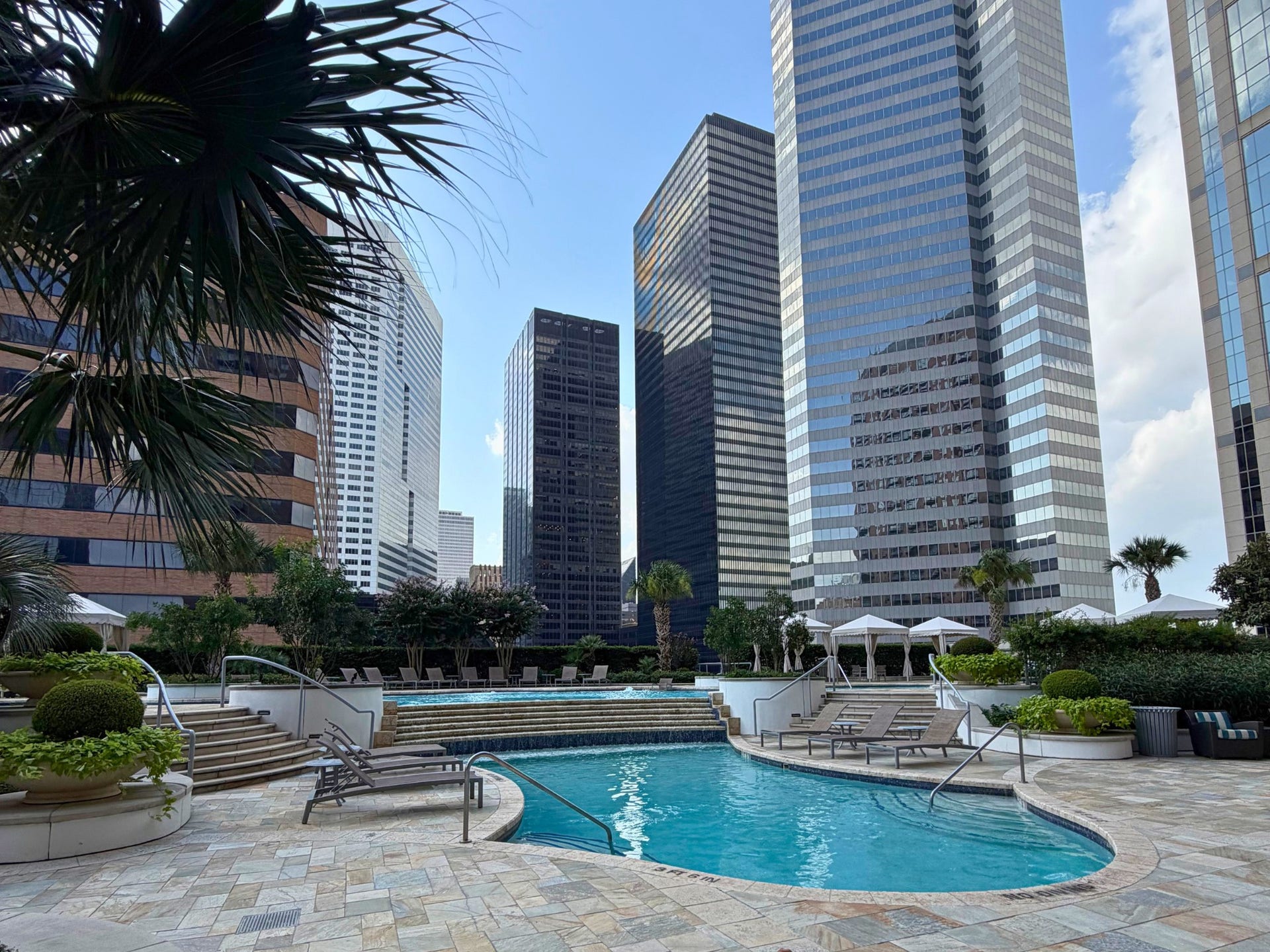 1400 McKinney Street, #2312, Houston, TX 77002 Enjoy resort-style living with a stunning pool set against Houston's iconic skyline. This beautifully designed outdoor retreat combines sparkling waters, lush landscaping and elegant cabanas to create a sophisticated escape in the heart of downtown.