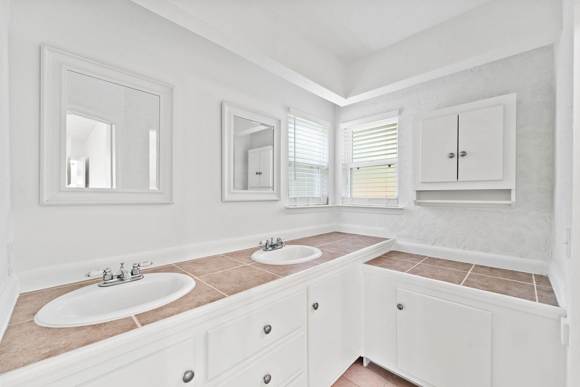 3 W Woodtimber Court, The Woodlands, TX 77381 3 W Woodtimber Court, The Woodlands, TX 77381