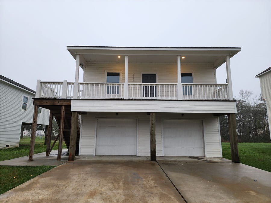 Property photo for 6202 White Oak Drive, Hitchcock, TX