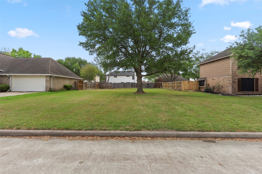 Property photo for 0 HEATHROW LN, Alvin, TX