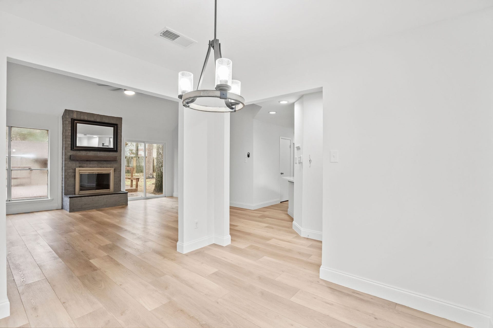 22 Braemar Forest Street, The Woodlands, TX 77381 22 Braemar Forest Street, The Woodlands, TX 77381
