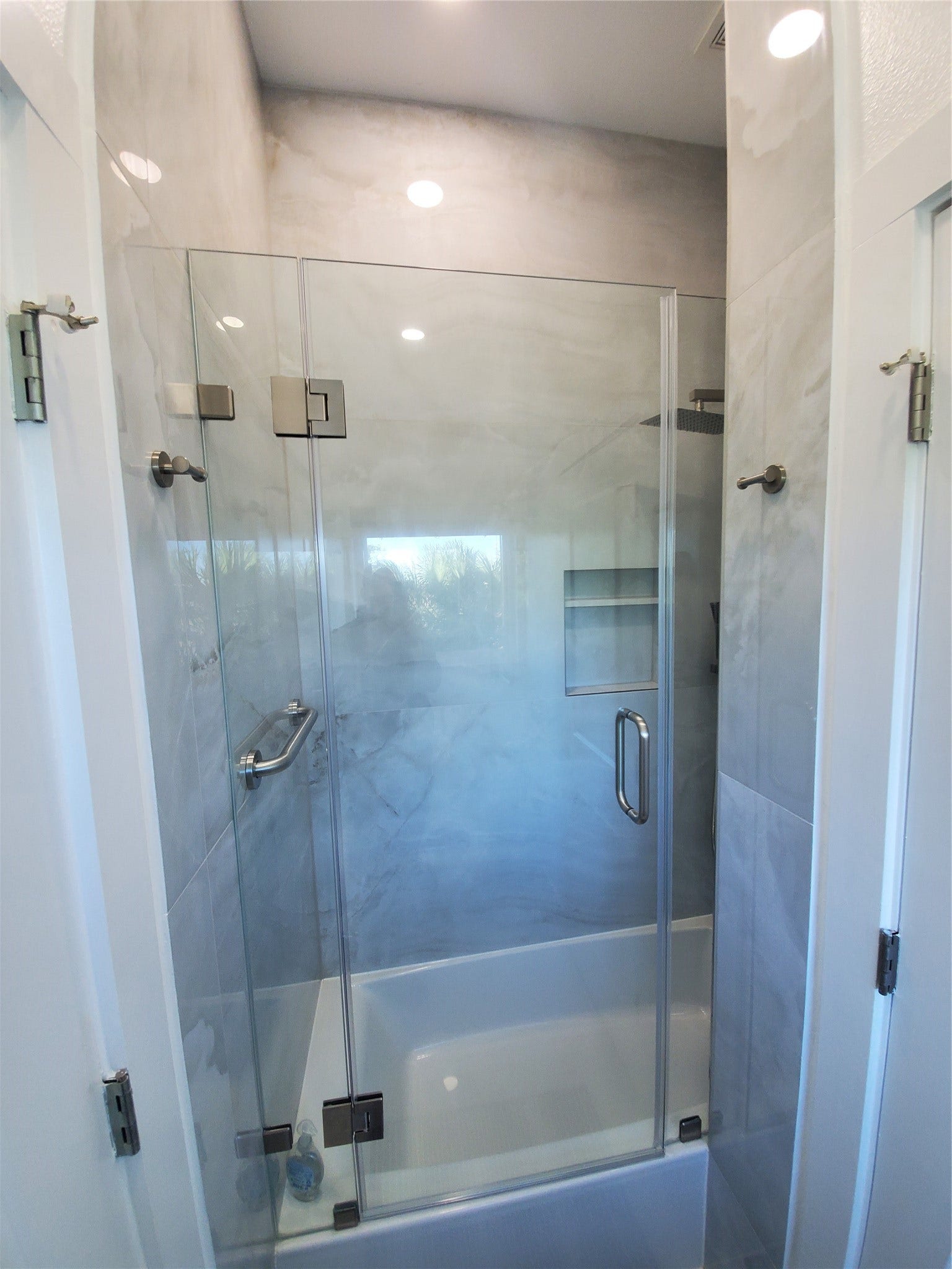 3903 Pirates Beach Blvd Court, Galveston, TX 77554 Tub/Shower detail view