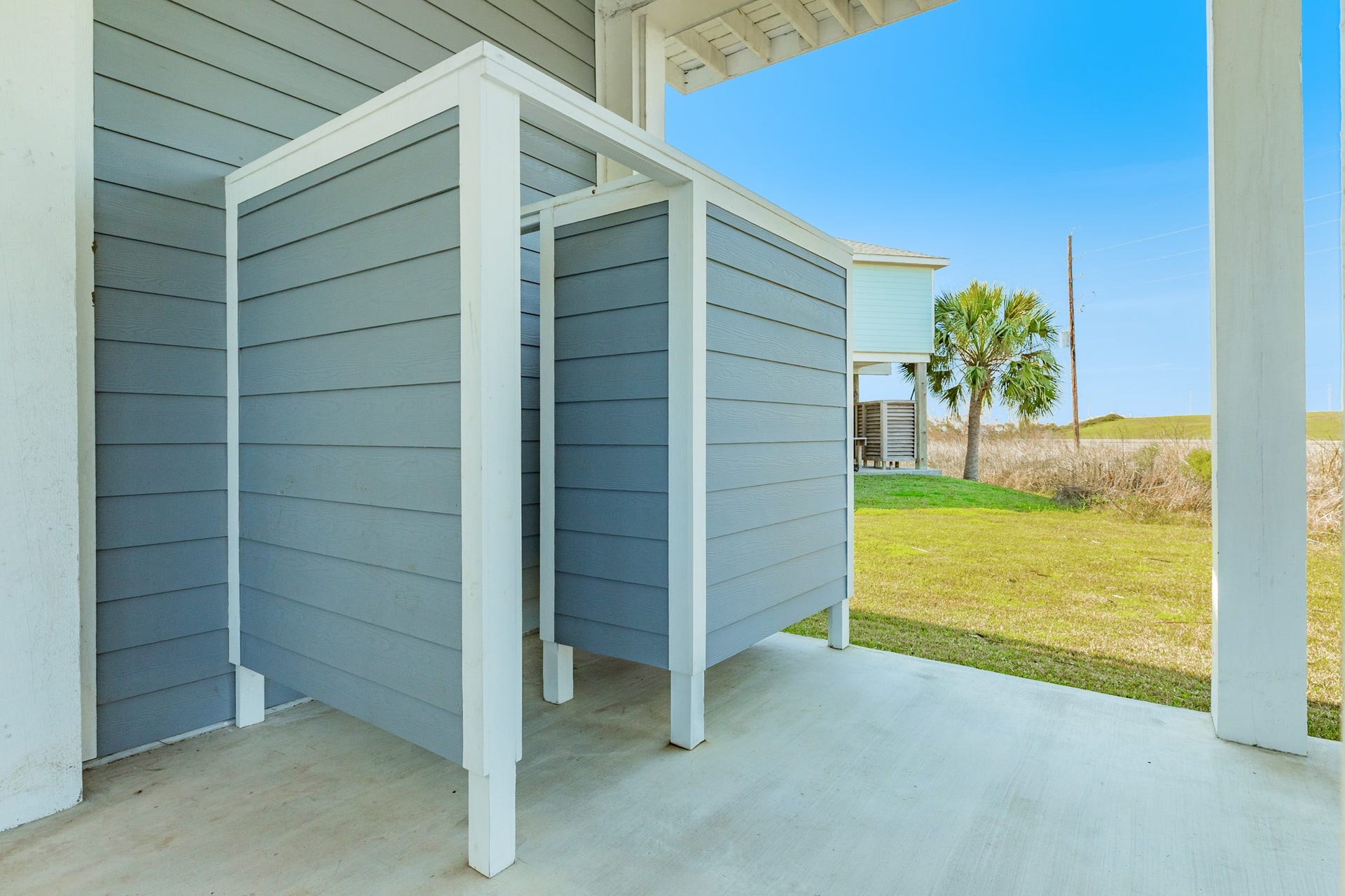 3903 Pirates Beach Blvd Court, Galveston, TX 77554 Outdoor shower