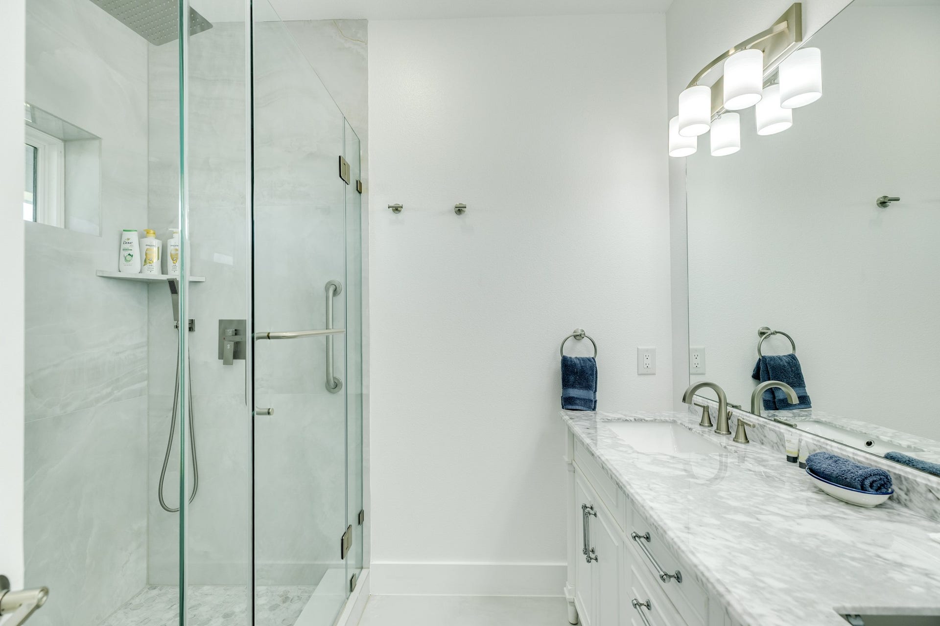 3903 Pirates Beach Blvd Court, Galveston, TX 77554 Ensuite bath for bedroom #4