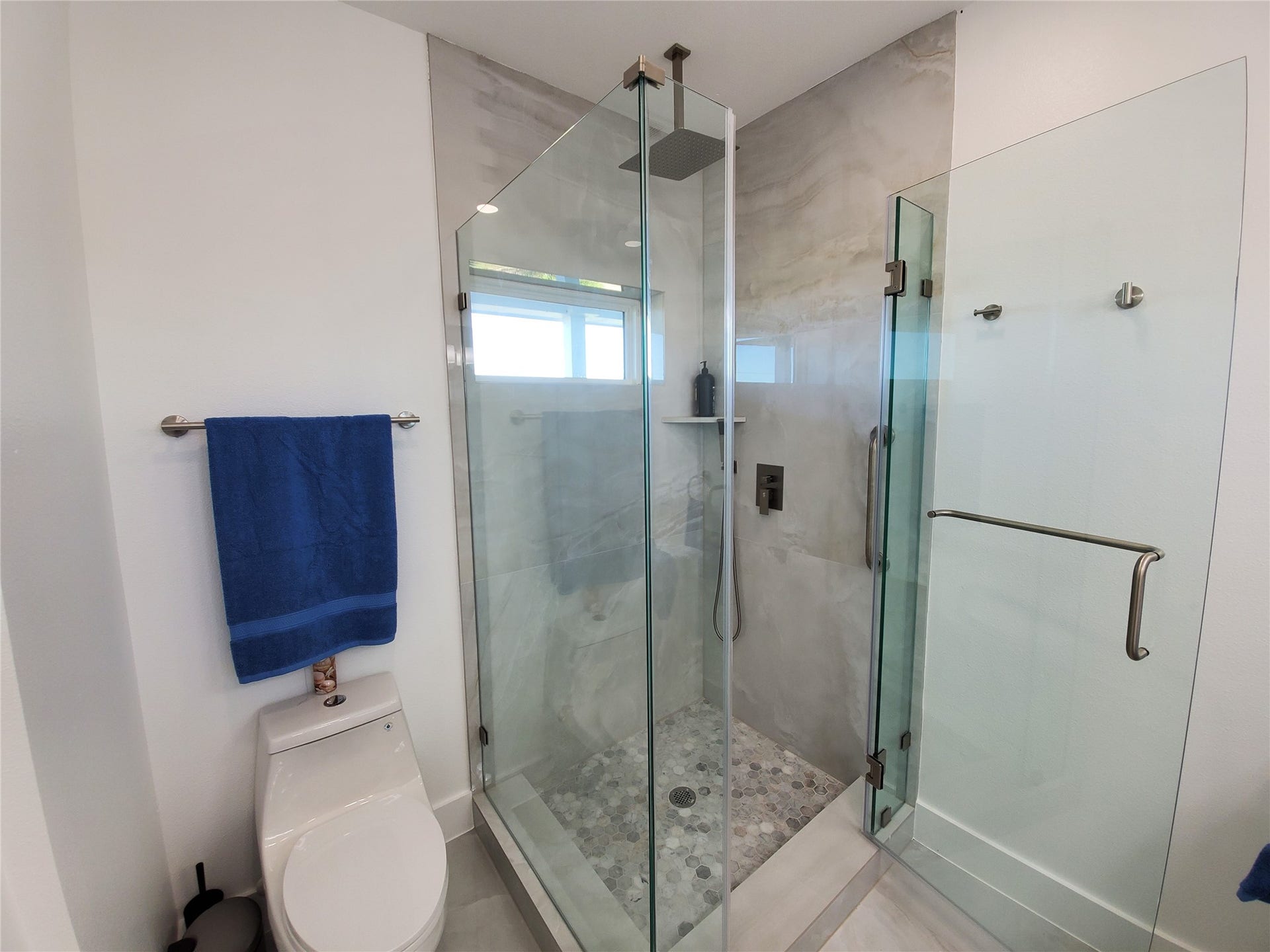 3903 Pirates Beach Blvd Court, Galveston, TX 77554 Walkin shower view