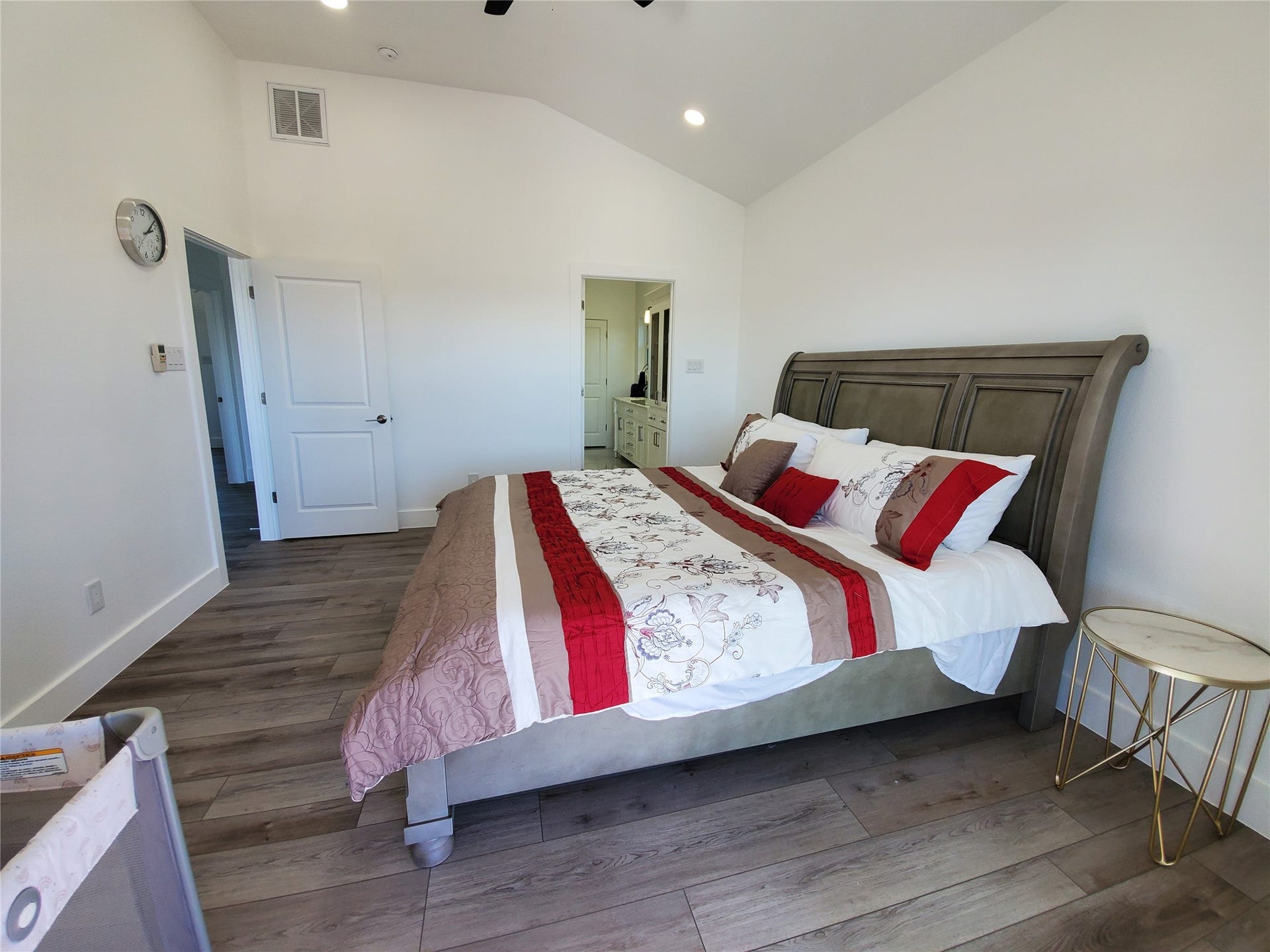 3903 Pirates Beach Blvd Court, Galveston, TX 77554 Primary bedroom with vaulted ceilings.