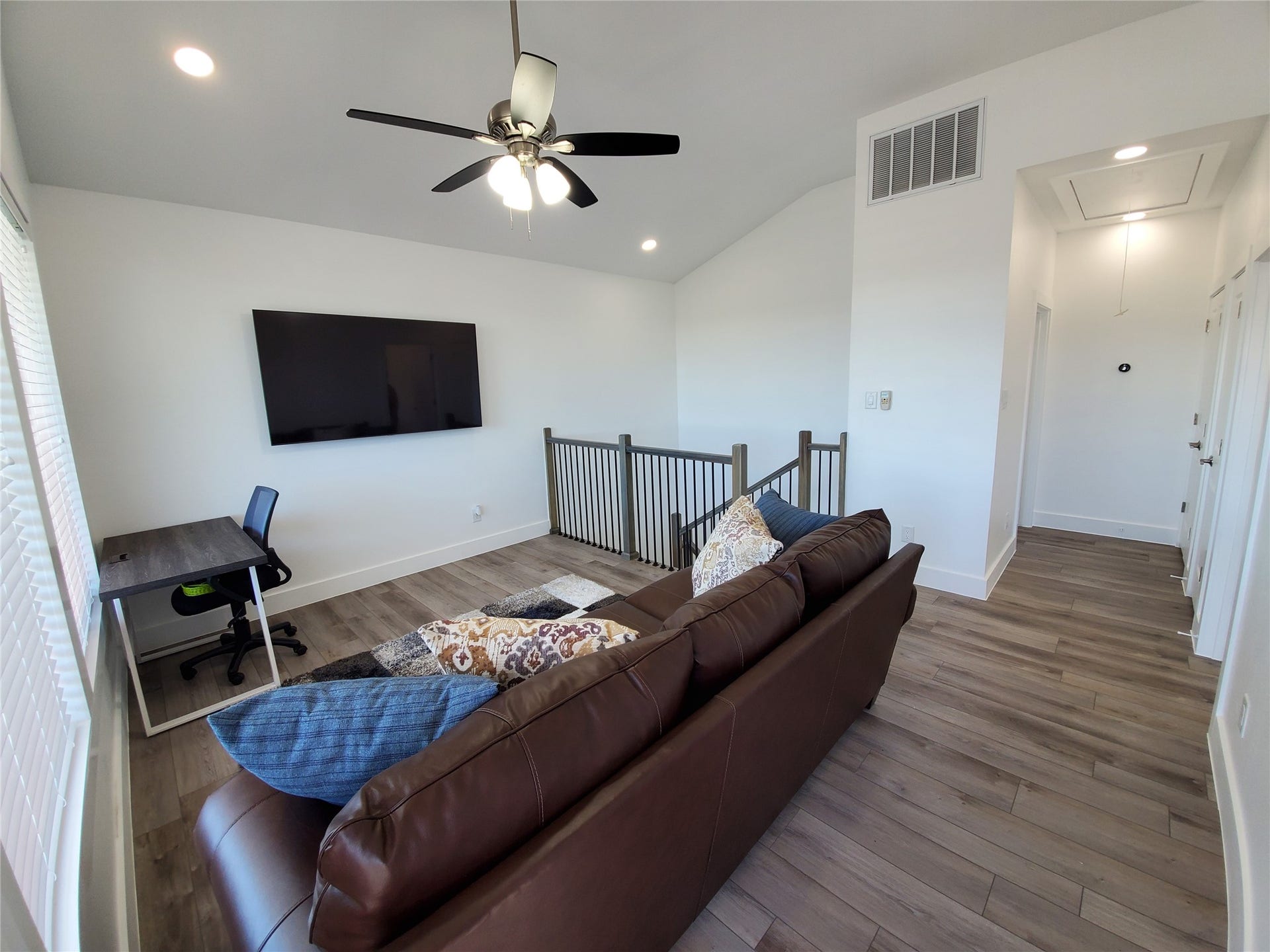3903 Pirates Beach Blvd Court, Galveston, TX 77554 2nd level family room.