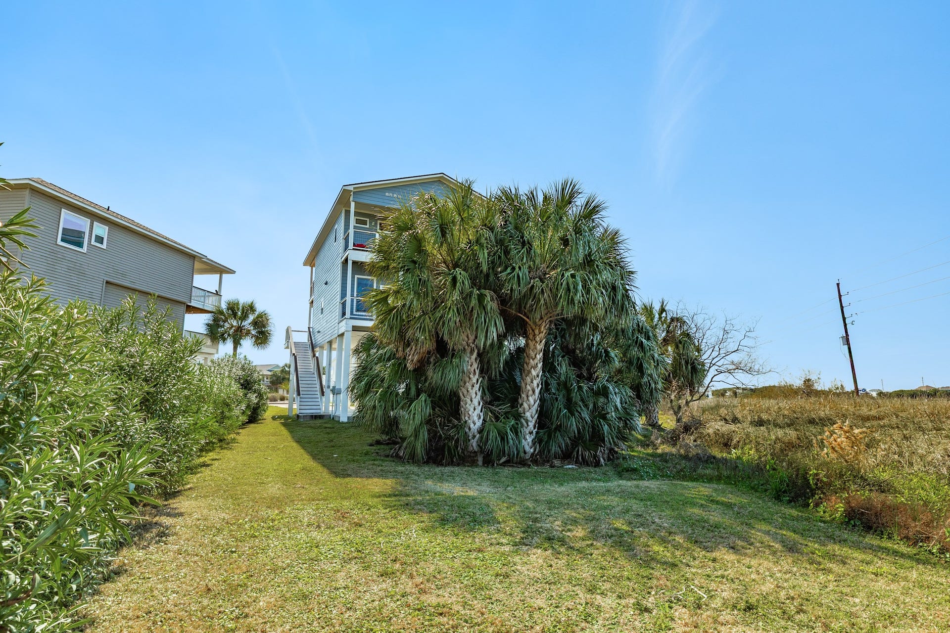 3903 Pirates Beach Blvd Court, Galveston, TX 77554 The home is located on a large 12,000+ sq ft lot.
