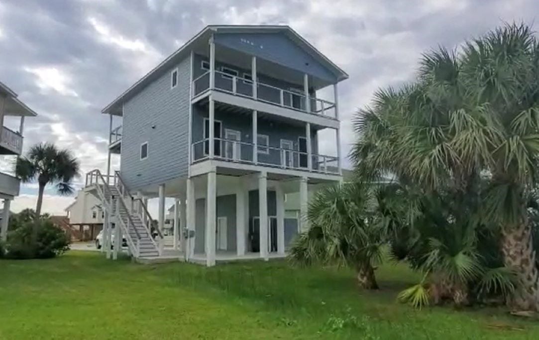 3903 Pirates Beach Blvd Court, Galveston, TX 77554 Rear elevation view of home