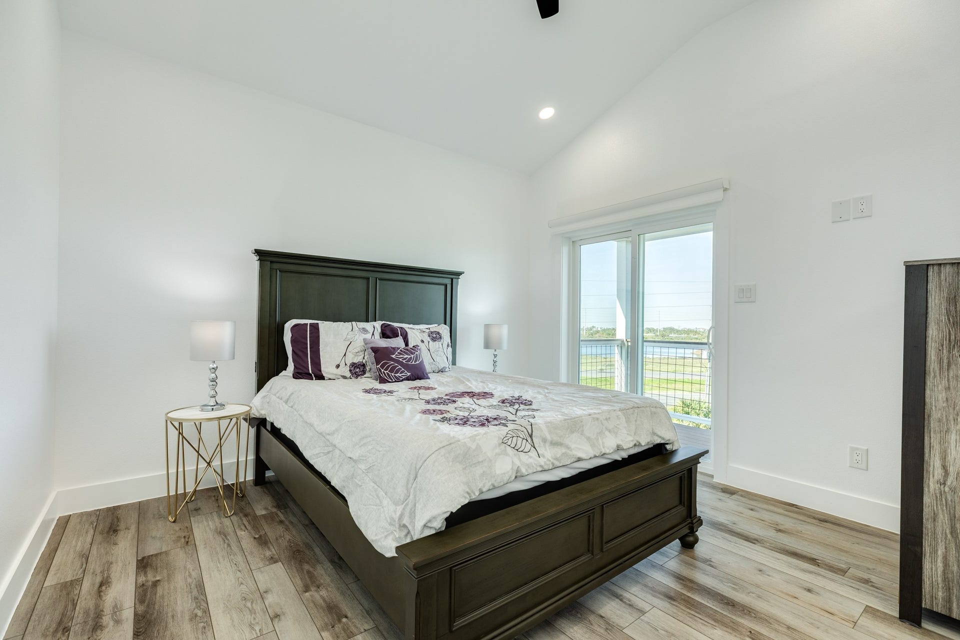 3903 Pirates Beach Blvd Court, Galveston, TX 77554 4th bedroom located on 2nd level with ensuite bath.