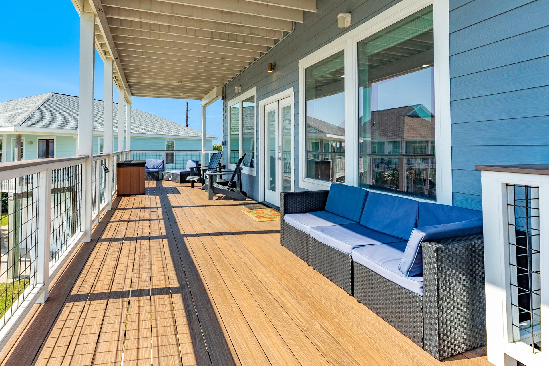 3903 Pirates Beach Blvd Court, Galveston, TX 77554 This deck is 10' and is constructed with composite NewTechWood.