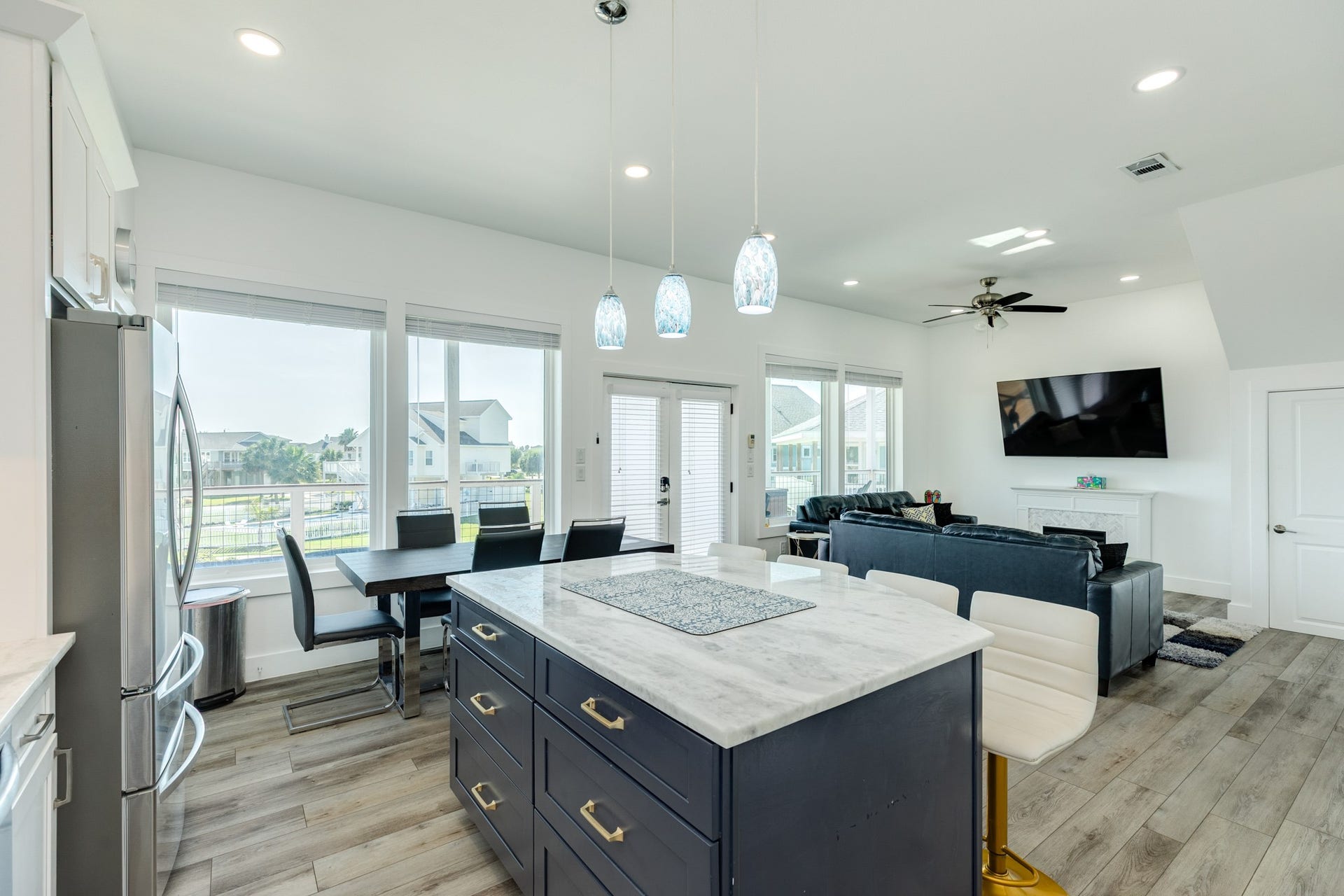 3903 Pirates Beach Blvd Court, Galveston, TX 77554 View into living room from kitchen.