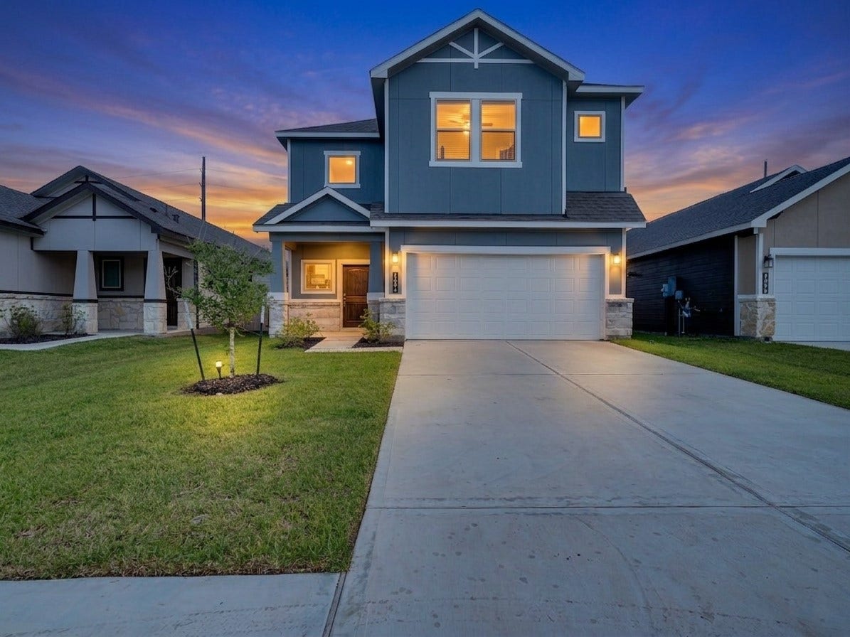 1206 Elsinore Drive, Rosharon, TX 77583 Attached two-car garage, plus a double-wide driveway, providing ample off-street parking. Don't miss this opportunity! Call today to schedule a tour.