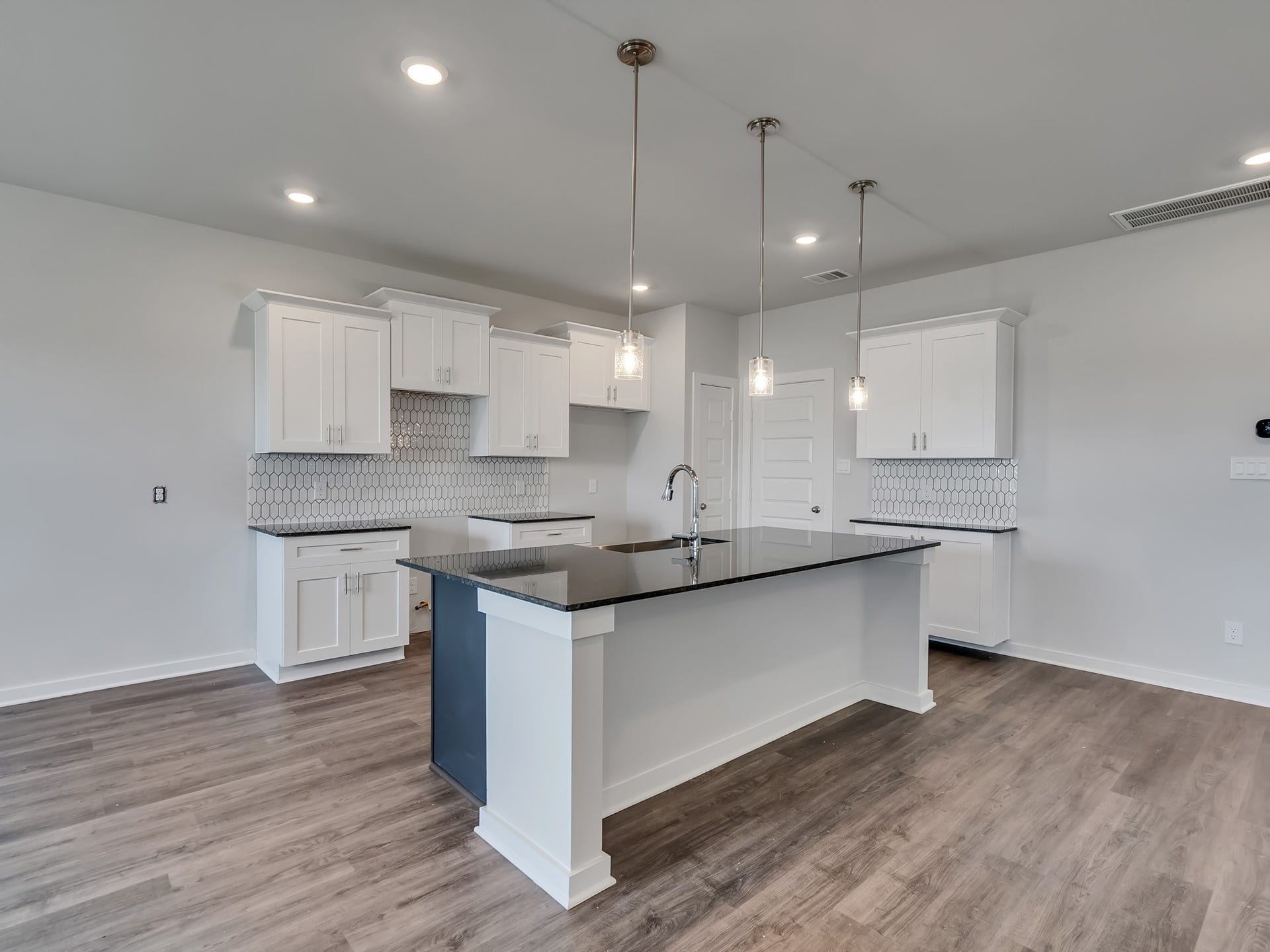 1206 Elsinore Drive, Rosharon, TX 77583 Elegant pendant lights illuminate the breakfast bar and enhance the kitchen's contemporary appeal.