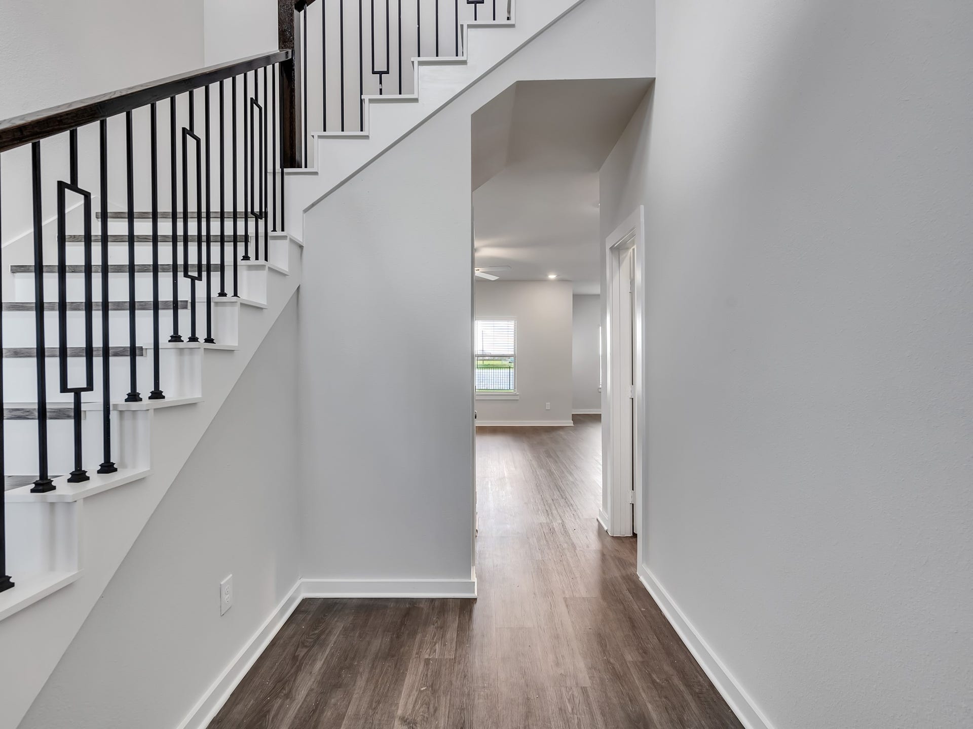 1206 Elsinore Drive, Rosharon, TX 77583 Be the first to live in this stunning, never-lived-in, two-story waterfront home!