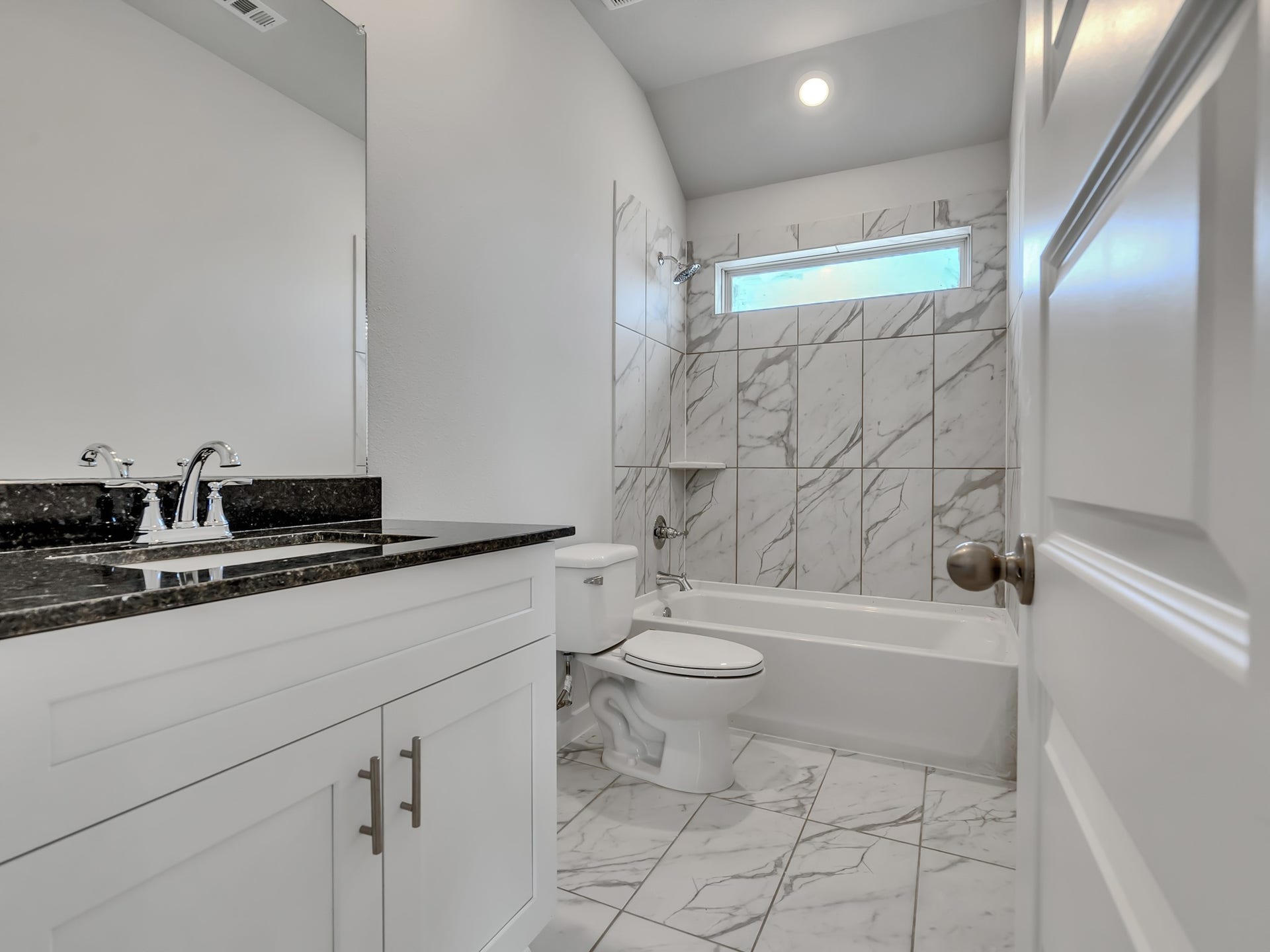 1206 Elsinore Drive, Rosharon, TX 77583 Three full bathrooms and one convenient half bath provide added comfort.