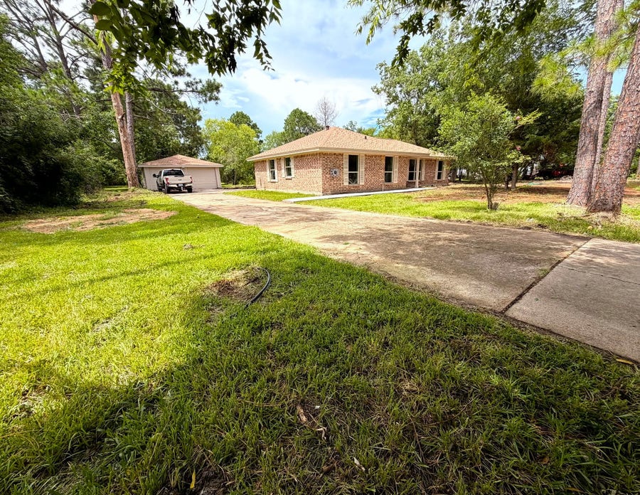 Property photo for 748 County Road 296d, Alvin, TX