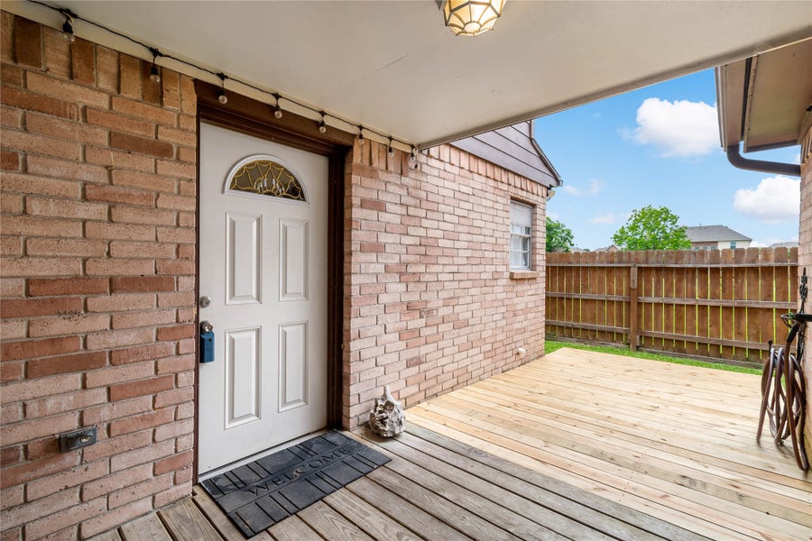 Property photo for 542 Birdsong Drive, League City, TX