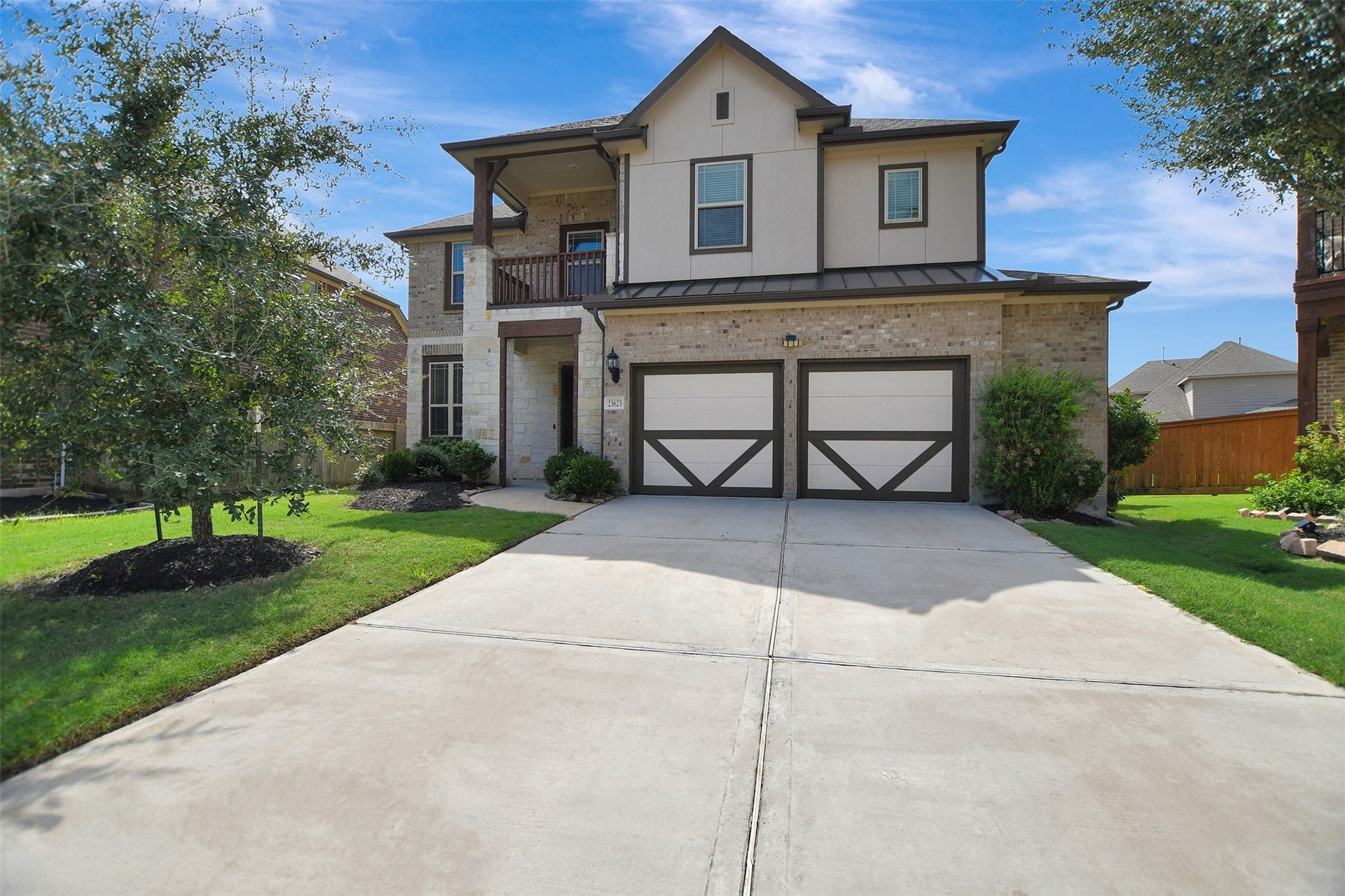 Beautiful 2-story home in Lakes of Bella Terra.