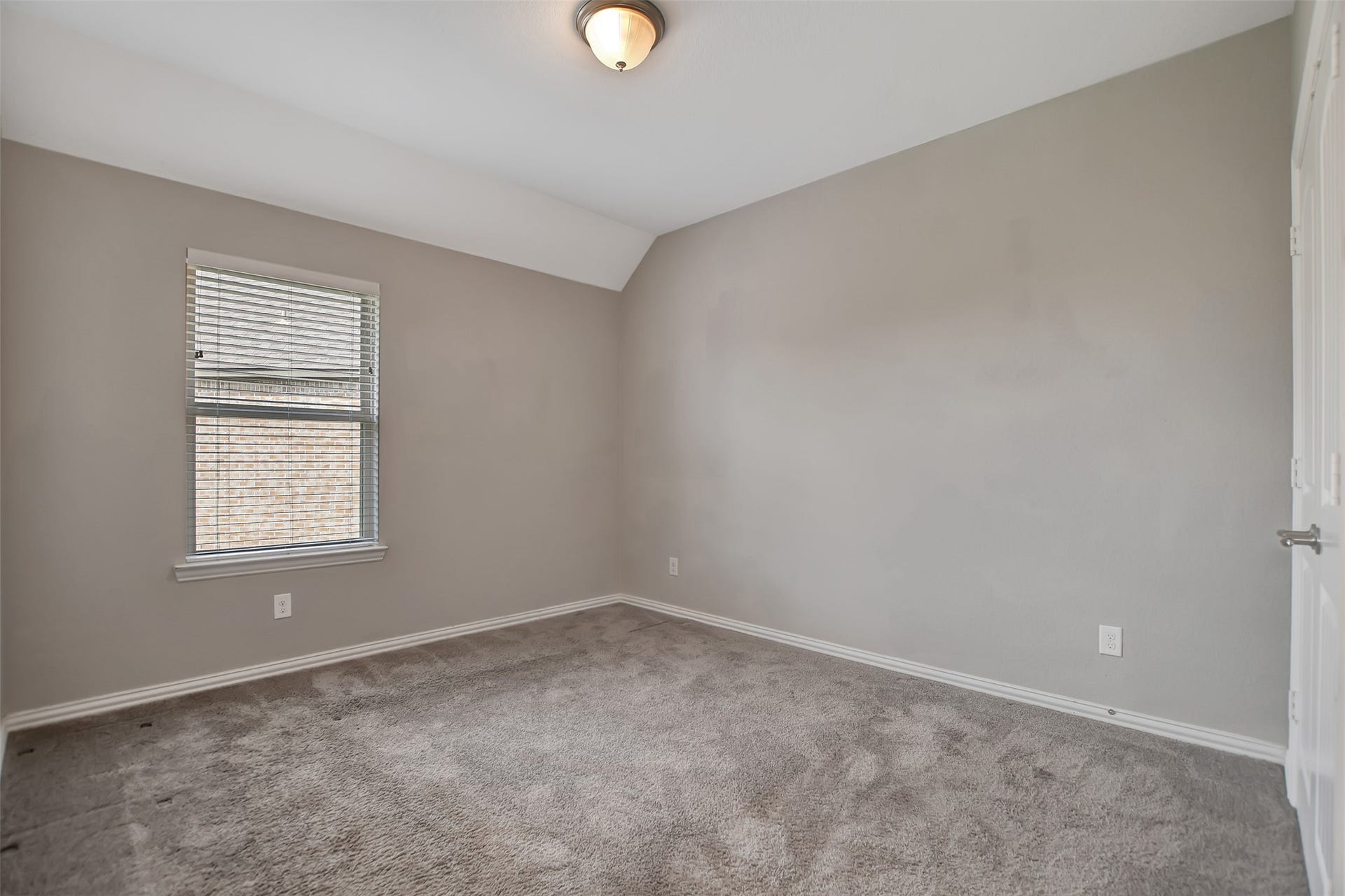 Second bedroom.