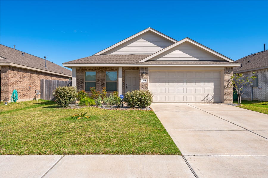 Property photo for 269 Bennett Loop, Angleton, TX
