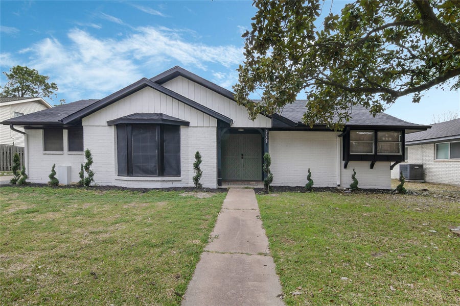 Property photo for 2009 N Palm Court, Pasadena, TX