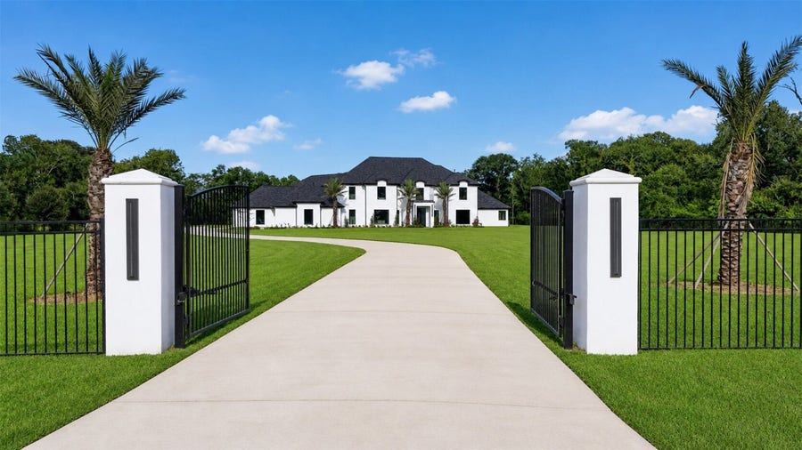 Property photo for 8243 Thompson Lake Drive, Missouri City, TX