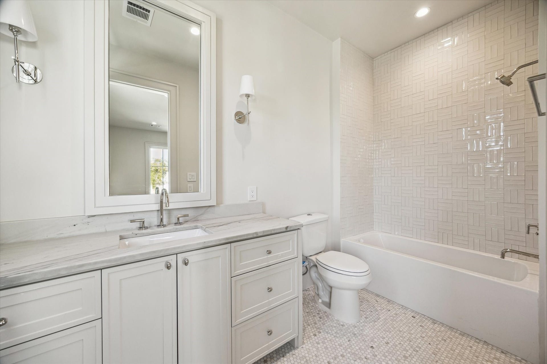 3717 Chevy Chase Drive, Houston, TX 77019 3717 Chevy Chase Drive, Houston, TX 77019