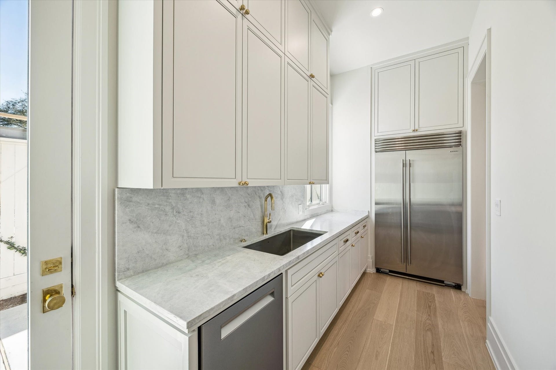 3717 Chevy Chase Drive, Houston, TX 77019 3717 Chevy Chase Drive, Houston, TX 77019