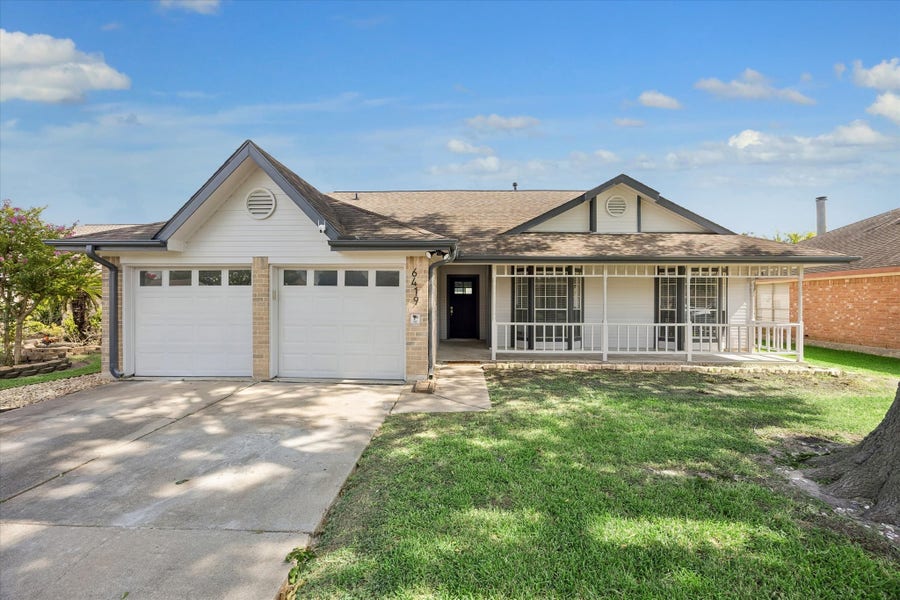 Property photo for 6419 Fairbourne Drive, Pasadena, TX
