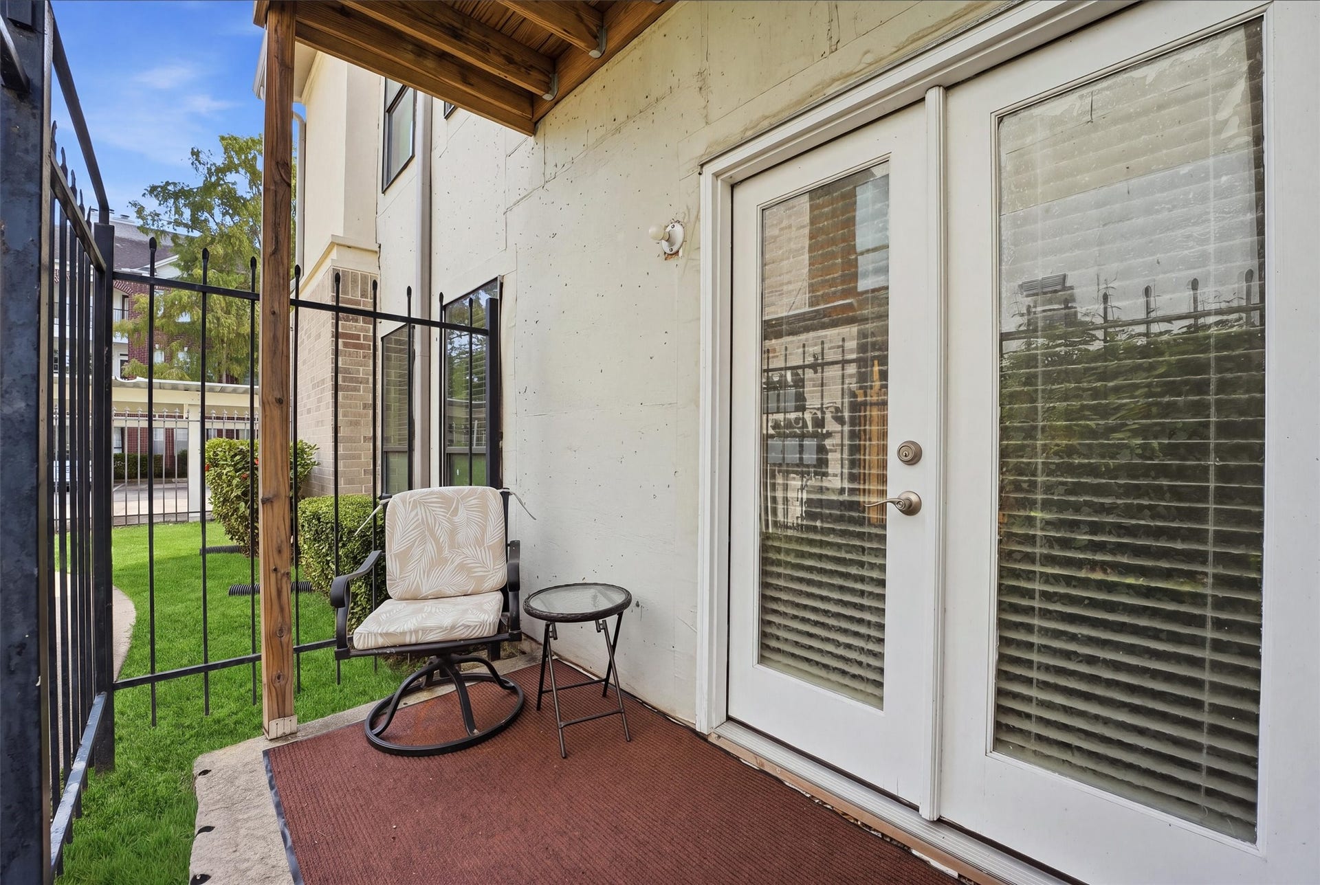 2425 Augusta Drive, #23, Houston, TX 77057 Outdoor Patio