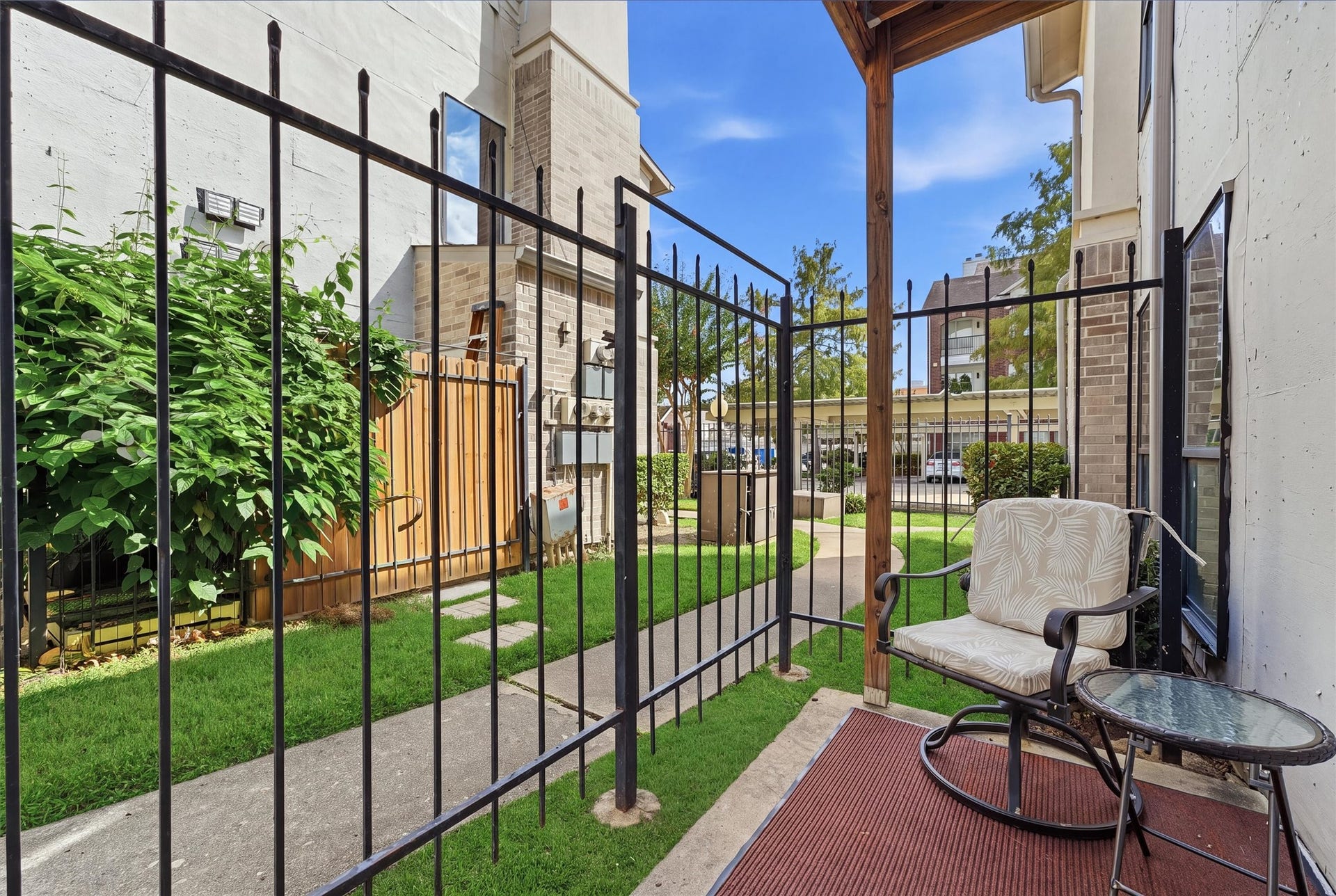 2425 Augusta Drive, #23, Houston, TX 77057 Outdoor Patio