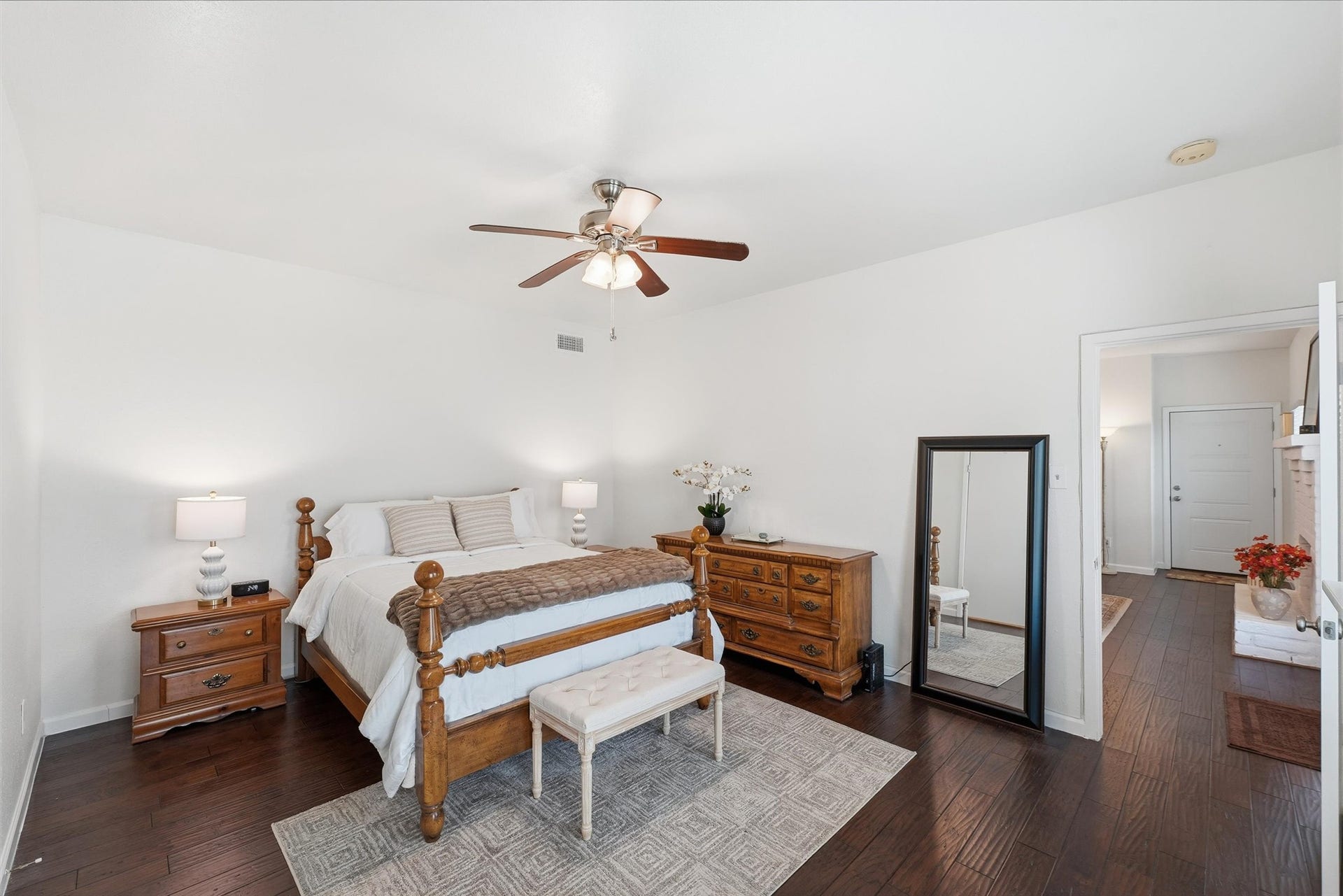 2425 Augusta Drive, #23, Houston, TX 77057 Primary